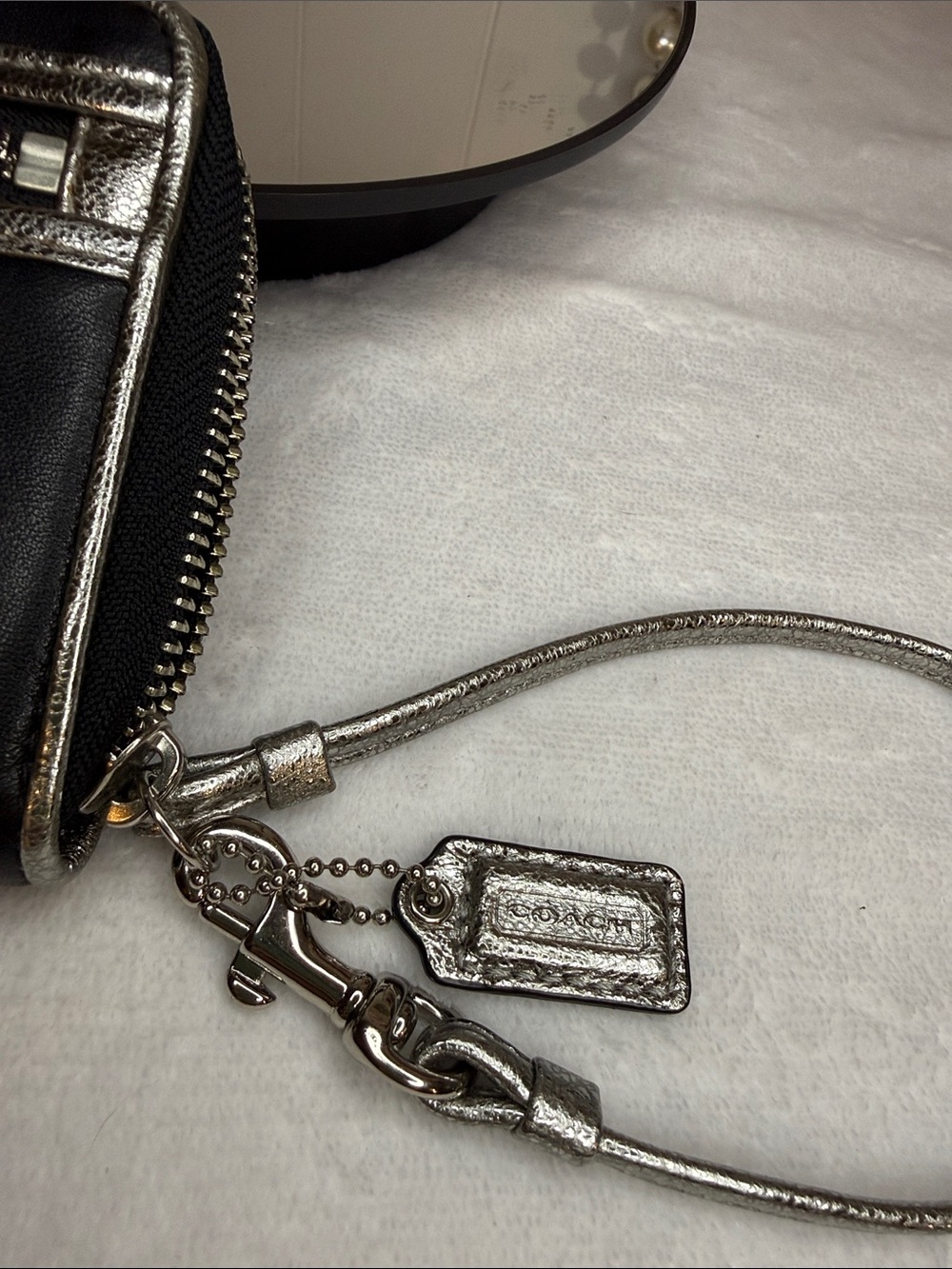 Coach Poppy Black Leather Silver Metallic Zip Around Wristlet Leopard Lining - Picture 10 of 11